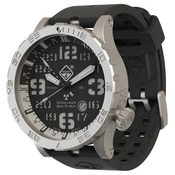Hazard 4 orologio Heavy Water Diver Titanium Tritium cinturino nero quadrante bianco GMT con grafica verde/giallo
